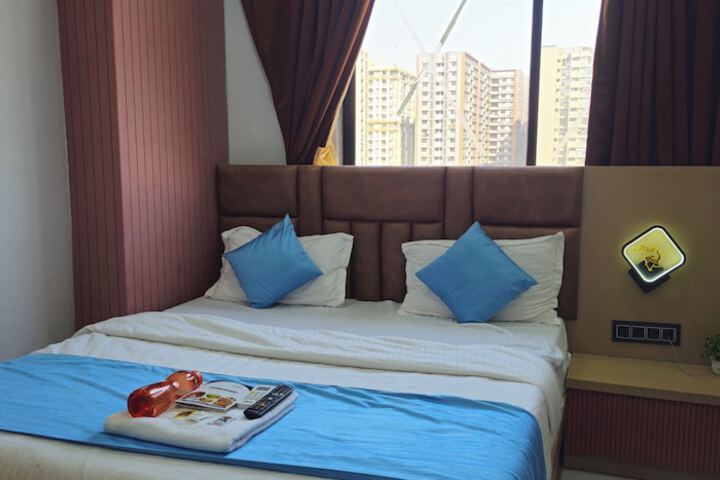 Room 15 of 33