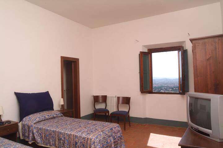 Room 4 of 48