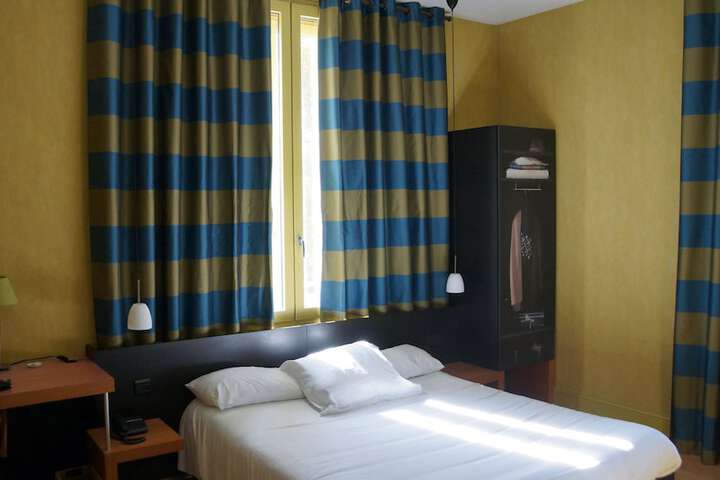 Room 82 of 103
