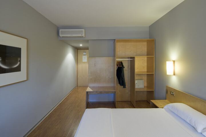 Room 6 of 46