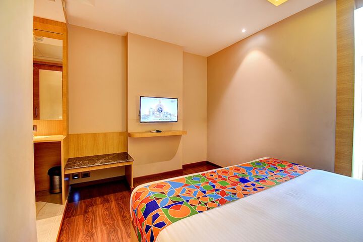 Room 13 of 33