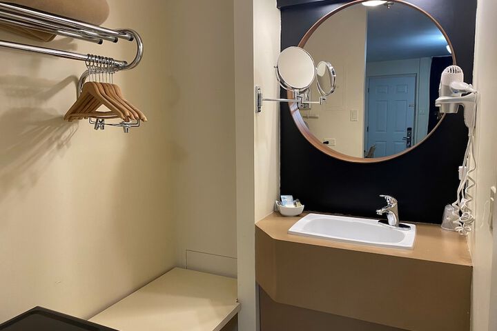 Room 35 of 64