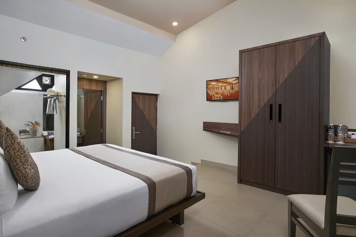 Room 53 of 155