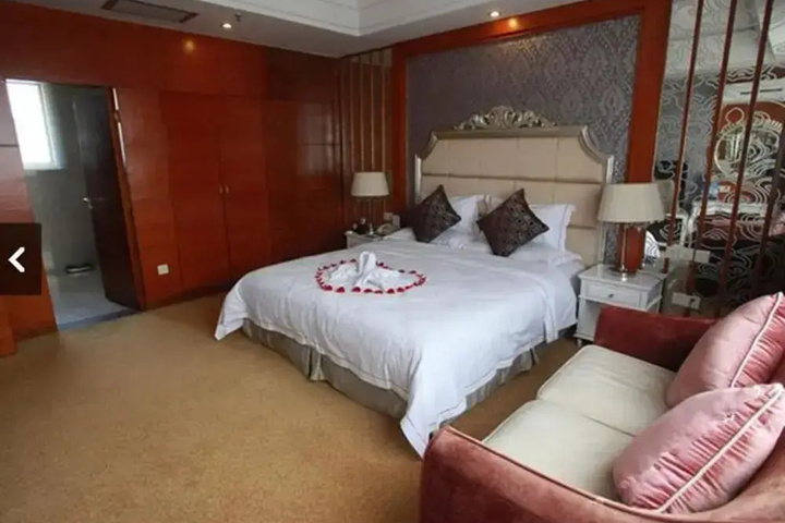 Room 2 of 14