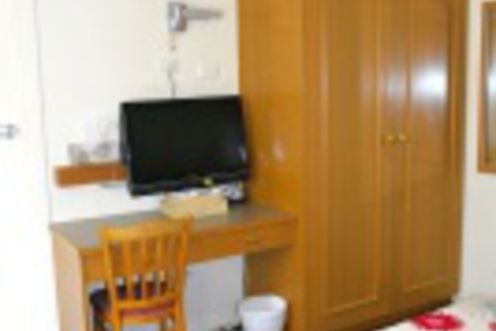 Room 102 of 768