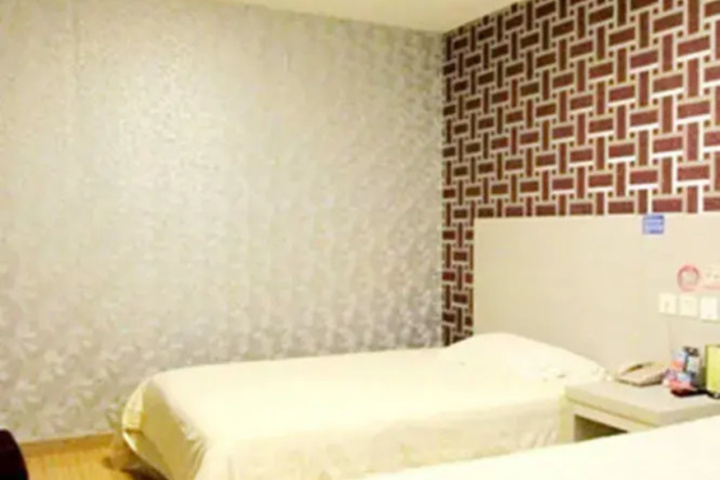 Room 6 of 32