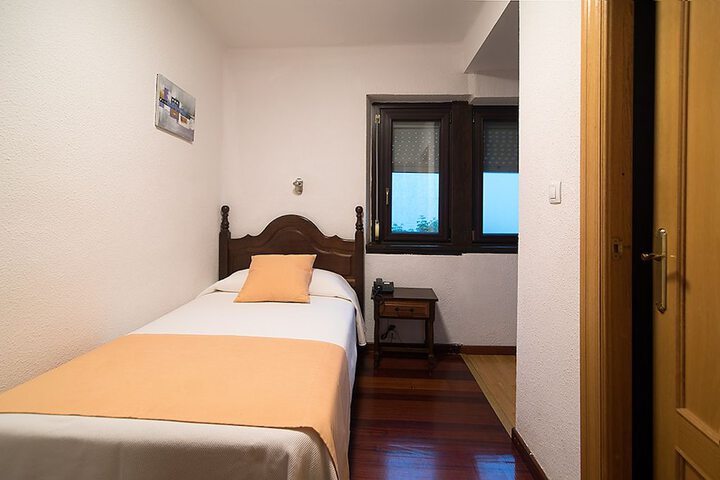 Room 4 of 34