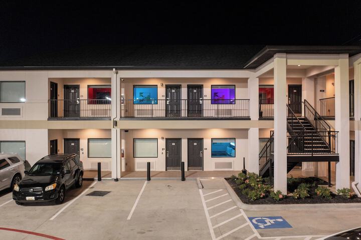 Hotel 11 of 11