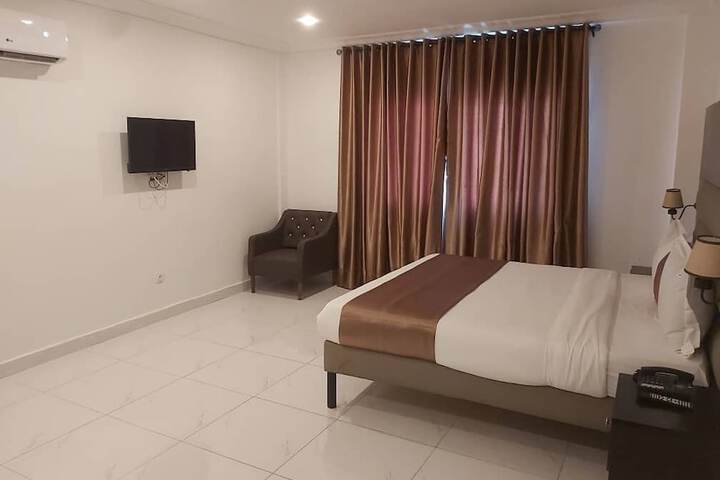 Room 3 of 18