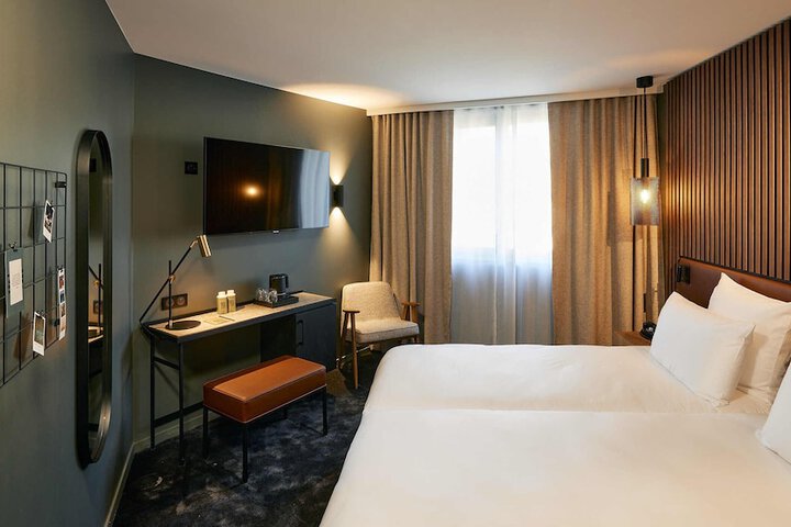 Room 10 of 40