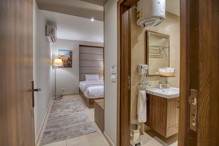 Room 14 of 93