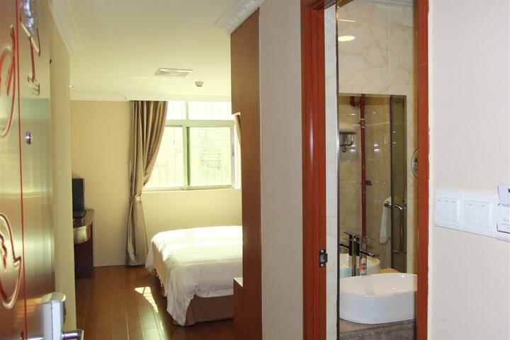 Room 2 of 6