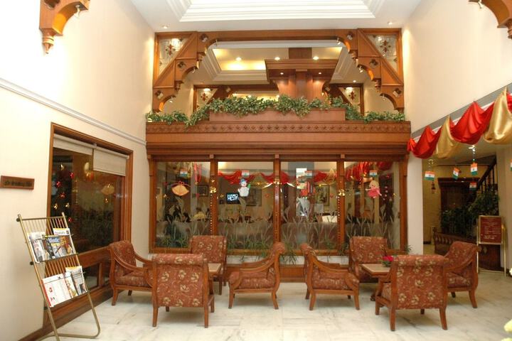 Entrance & Lobby