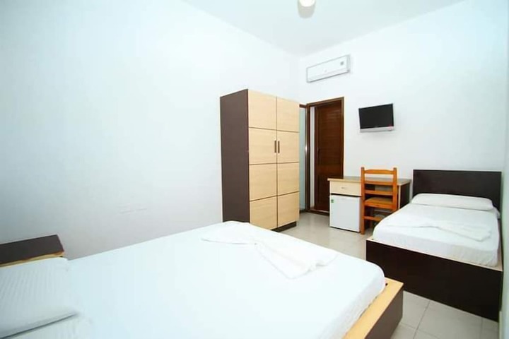 Room 9 of 14