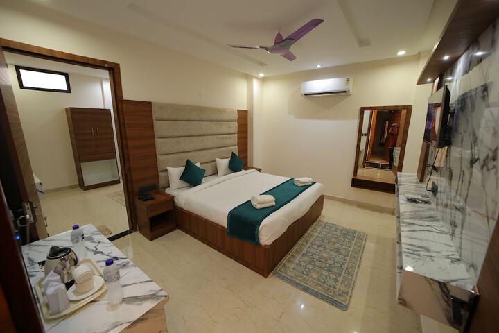 Room 14 of 36