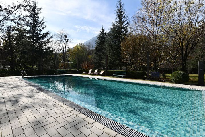 Pool 92 of 166