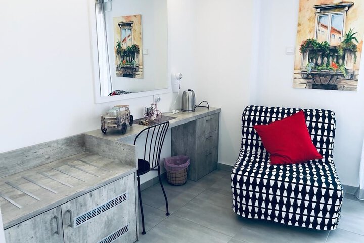 Room 13 of 99