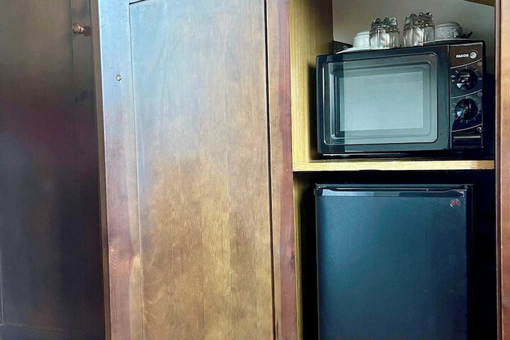 Room 11 of 16