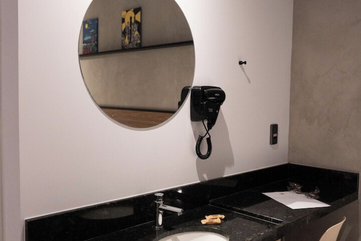 Room 72 of 122