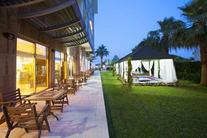 Hotel Exterior 149 of 164