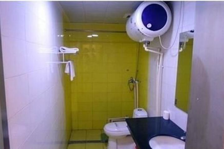 Room 6 of 9