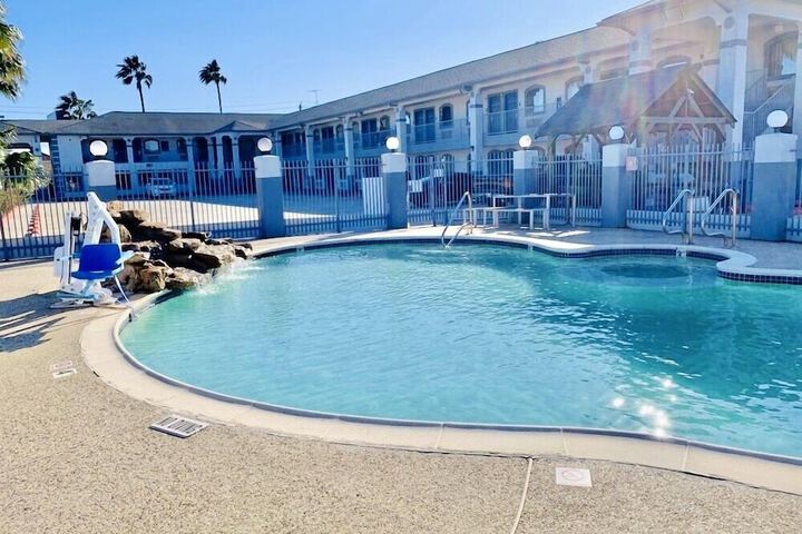 Pool 20 of 37