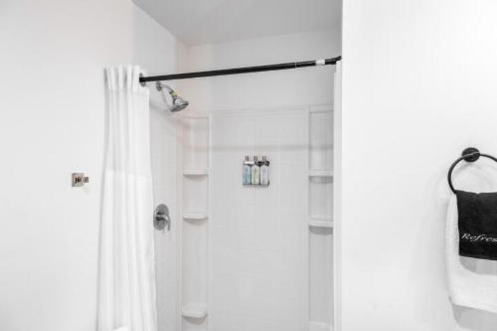 Room 2 of 2