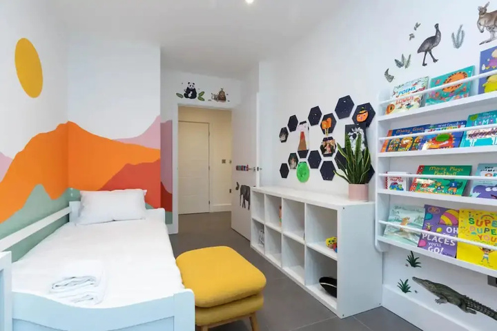 Room 9 of 22