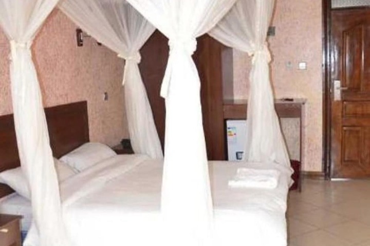 Room 6 of 22