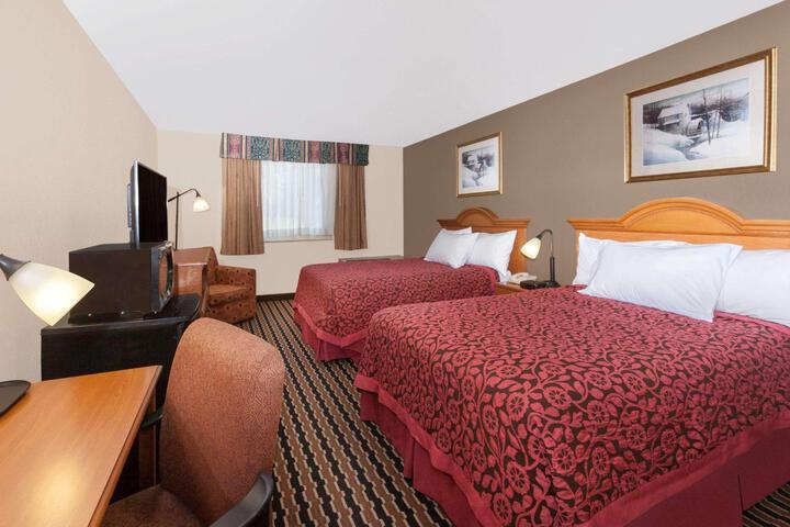 2 Double Beds (5 of 5)