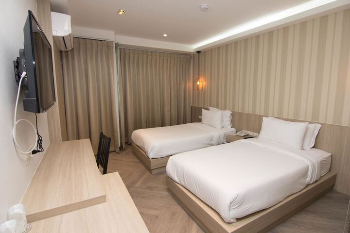 Room 27 of 48