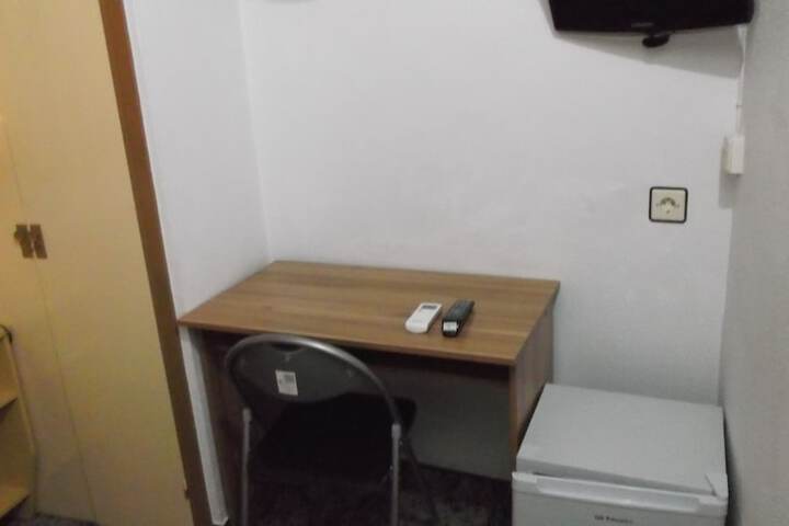 Room 10 of 31
