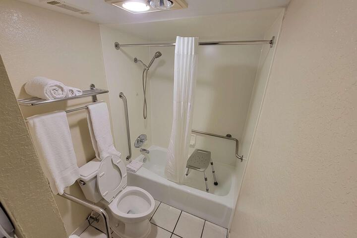 2 Double Beds Upstairs High Speed Internet Micro Frig Full Breakfast (7 of 9)