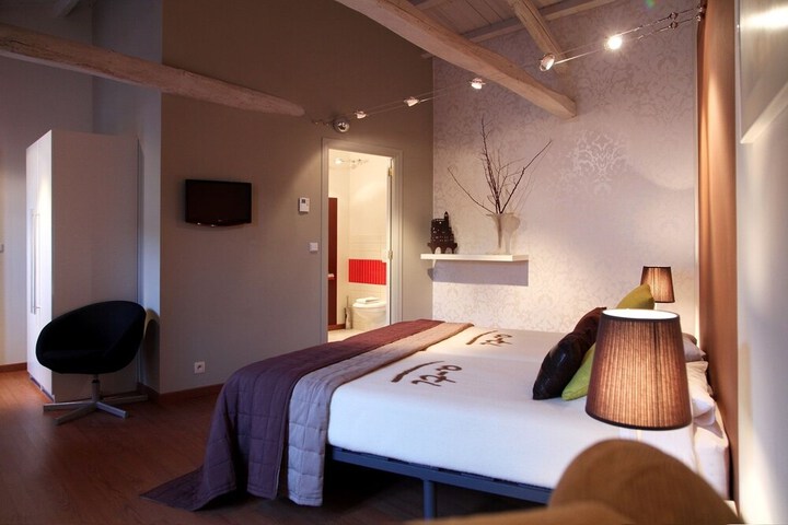 Room 10 of 38