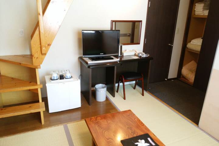 Room 16 of 42