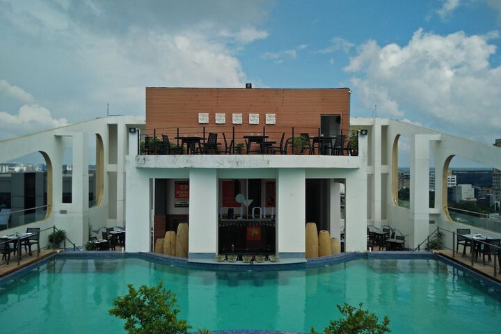 Pool 103 of 121
