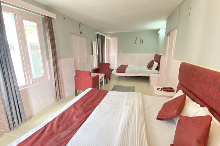 Room 17 of 28
