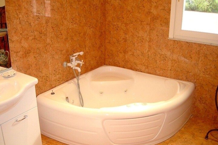 Hot Tub 31 of 61