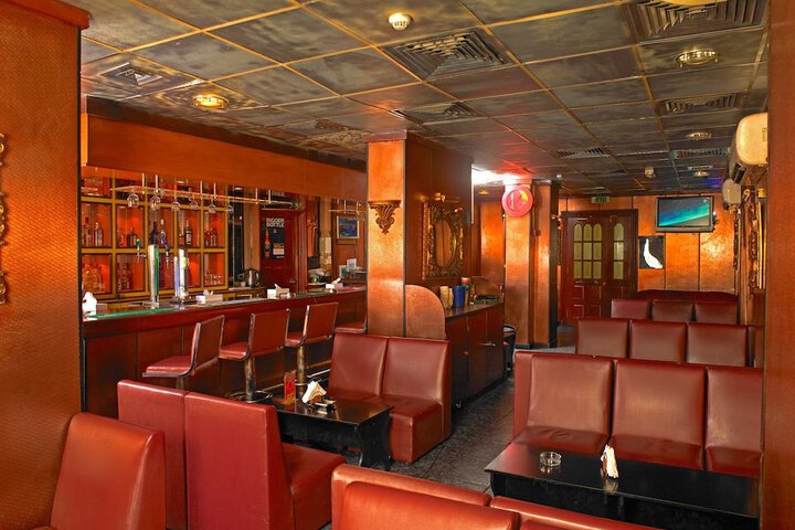 Lounge 31 of 38