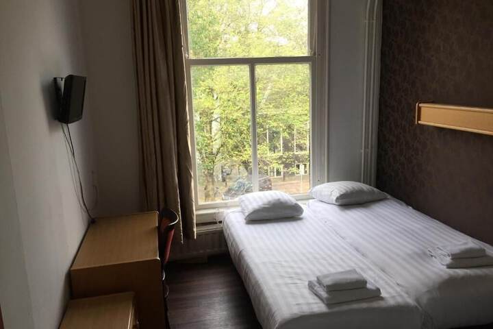 Room 15 of 53