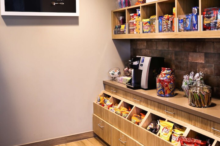 Snack bar