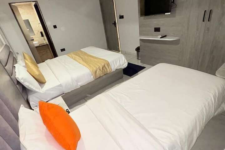 Room 7 of 35