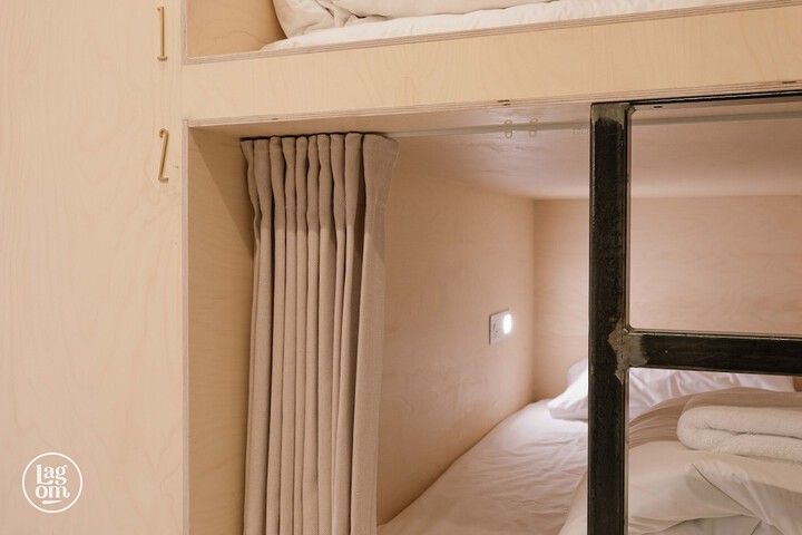 Room 32 of 68