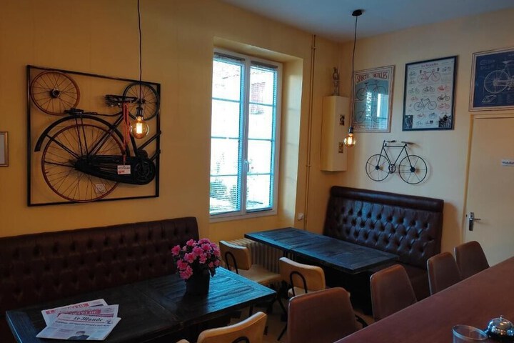 Lounge 67 of 75