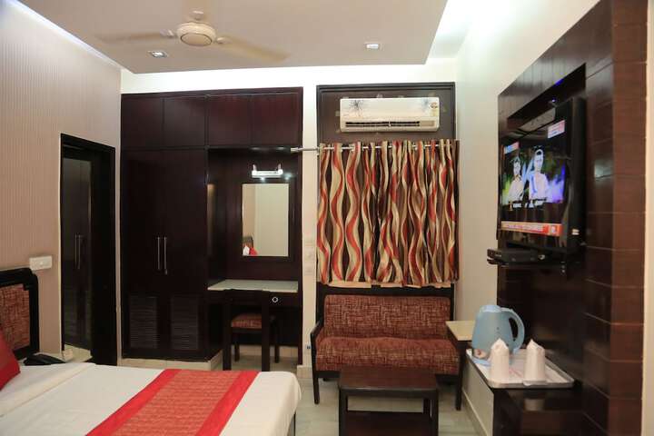 Room 33 of 68