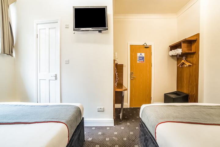 Room 3 of 20