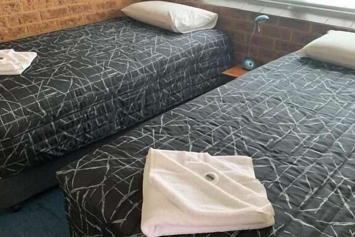 Room 5 of 33