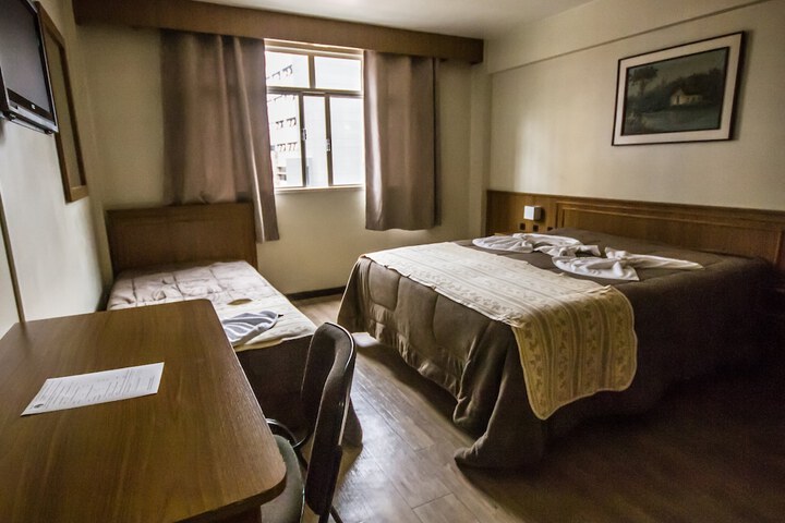 Room 17 of 37