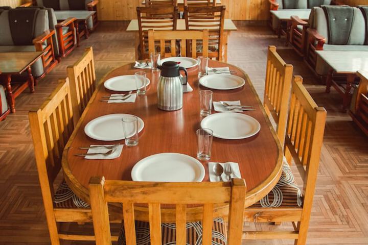 Dining 8 of 16