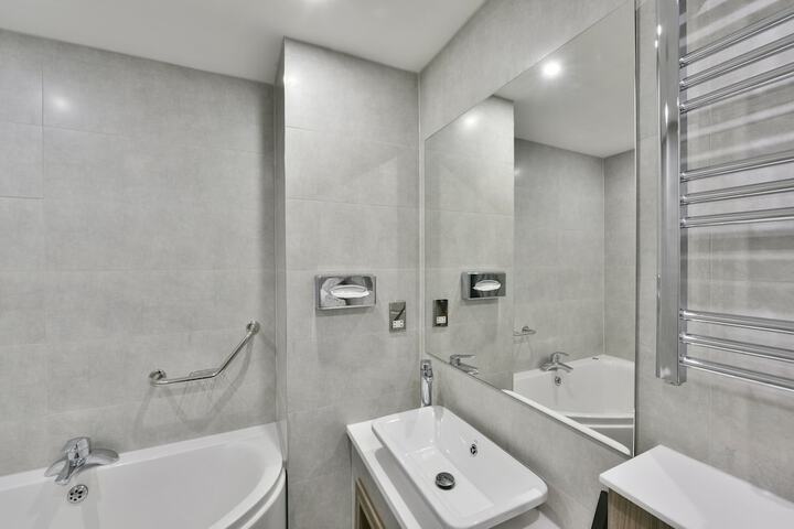 Room 44 of 100